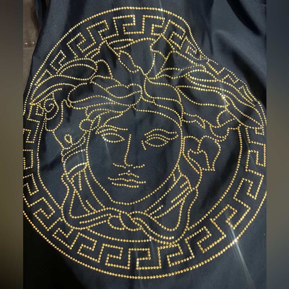 Versace - Picture 2 of 11